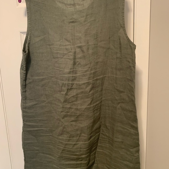 Great little Dress especially for vacation. Size L Pull on. About 35” long❤️ - Picture 2 of 3